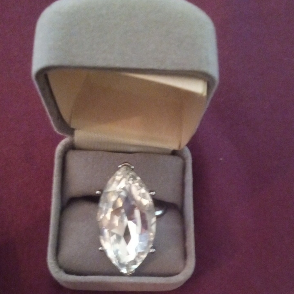 Elegant Silver Marquise-Cut Ring Favored By Jackie O